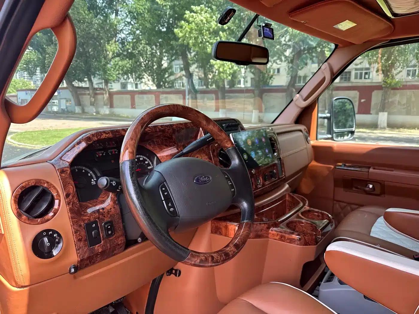 Ford E350 2013 5.4L Maestro Edition — миниатюра 10