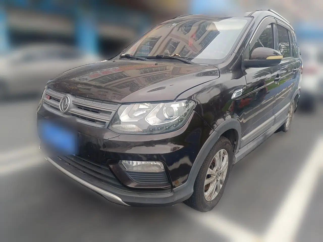 Dongfeng Fengon 370 2016 1.5L Manual Luxury Model 5 Seats — миниатюра 1