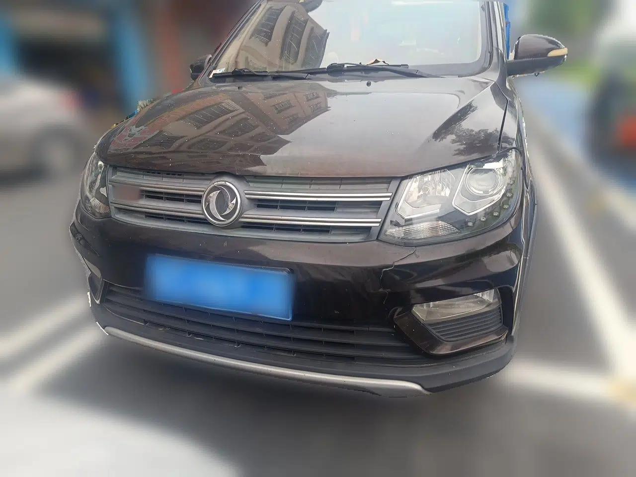 Dongfeng Fengon 370 2016 1.5L Manual Luxury Model 5 Seats — миниатюра 2