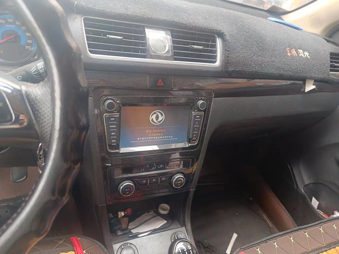 Dongfeng Fengon 370 2016 1.5L Manual Luxury Model 5 Seats — миниатюра 13