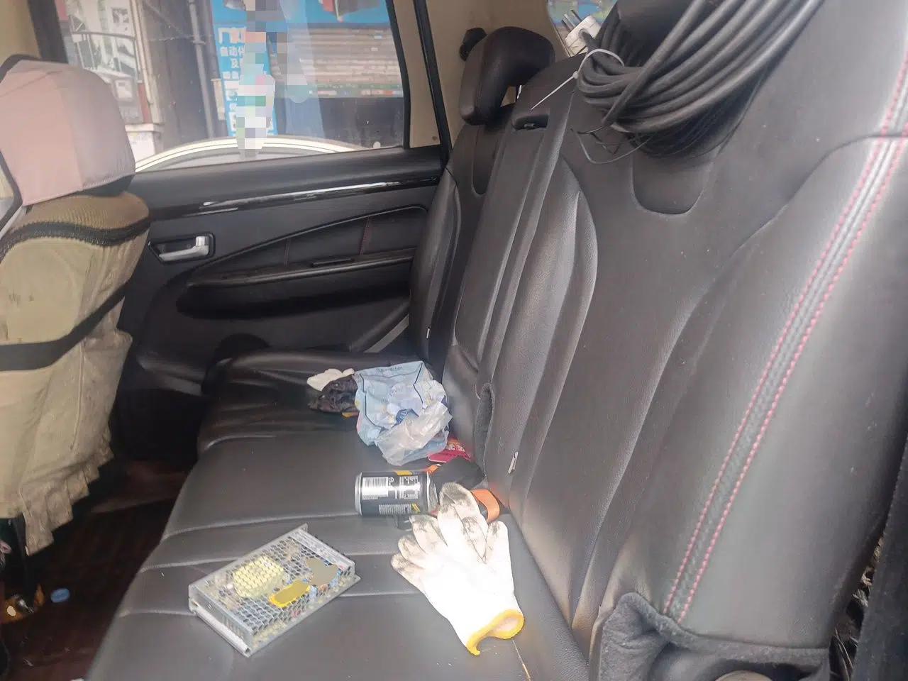 Dongfeng Fengon 370 2016 1.5L Manual Luxury Model 5 Seats — миниатюра 17