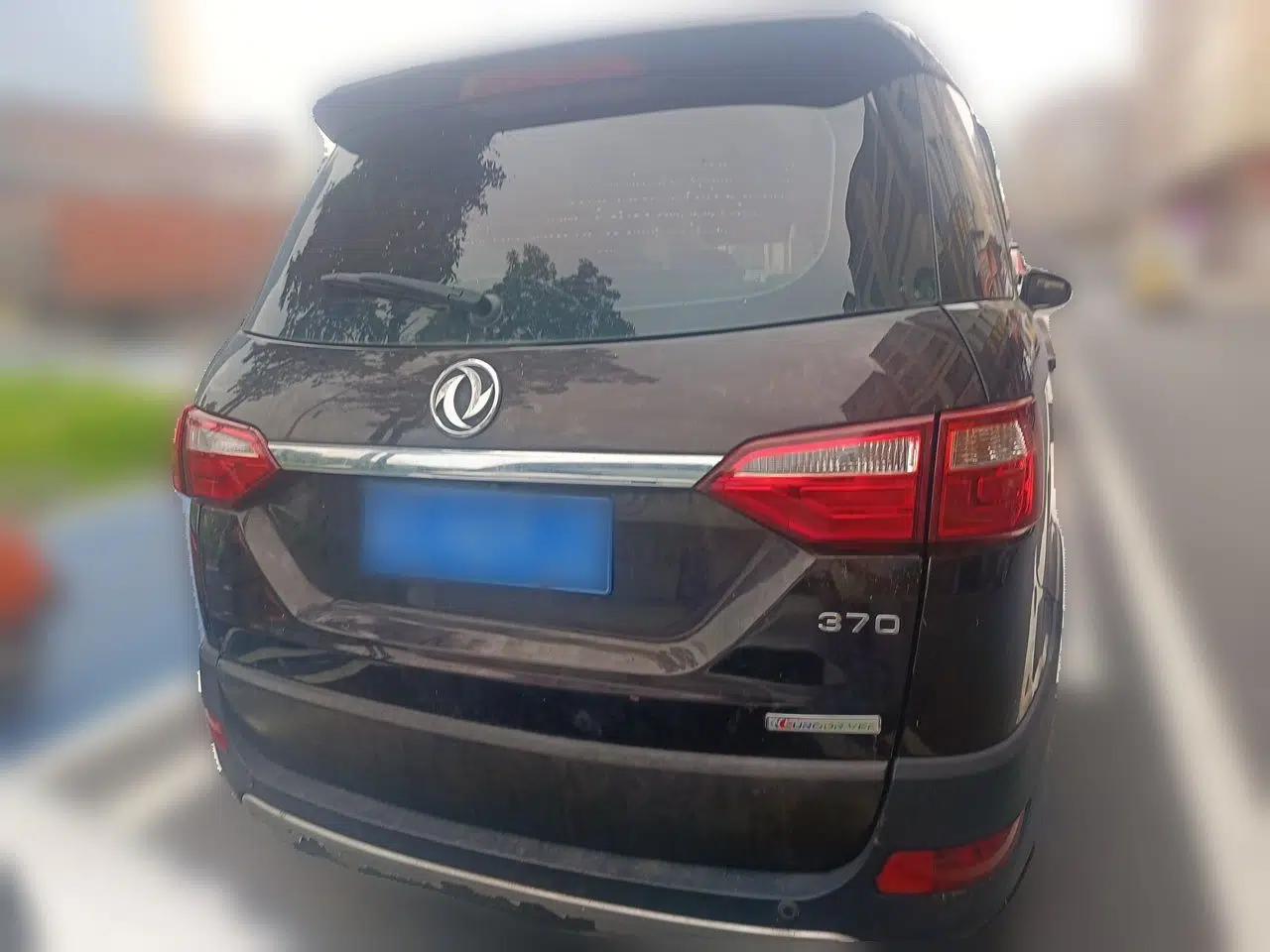 Dongfeng Fengon 370 2016 1.5L Manual Luxury Model 5 Seats — миниатюра 5