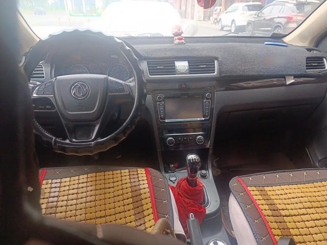 Dongfeng Fengon 370 2016 1.5L Manual Luxury Model 5 Seats — миниатюра 9