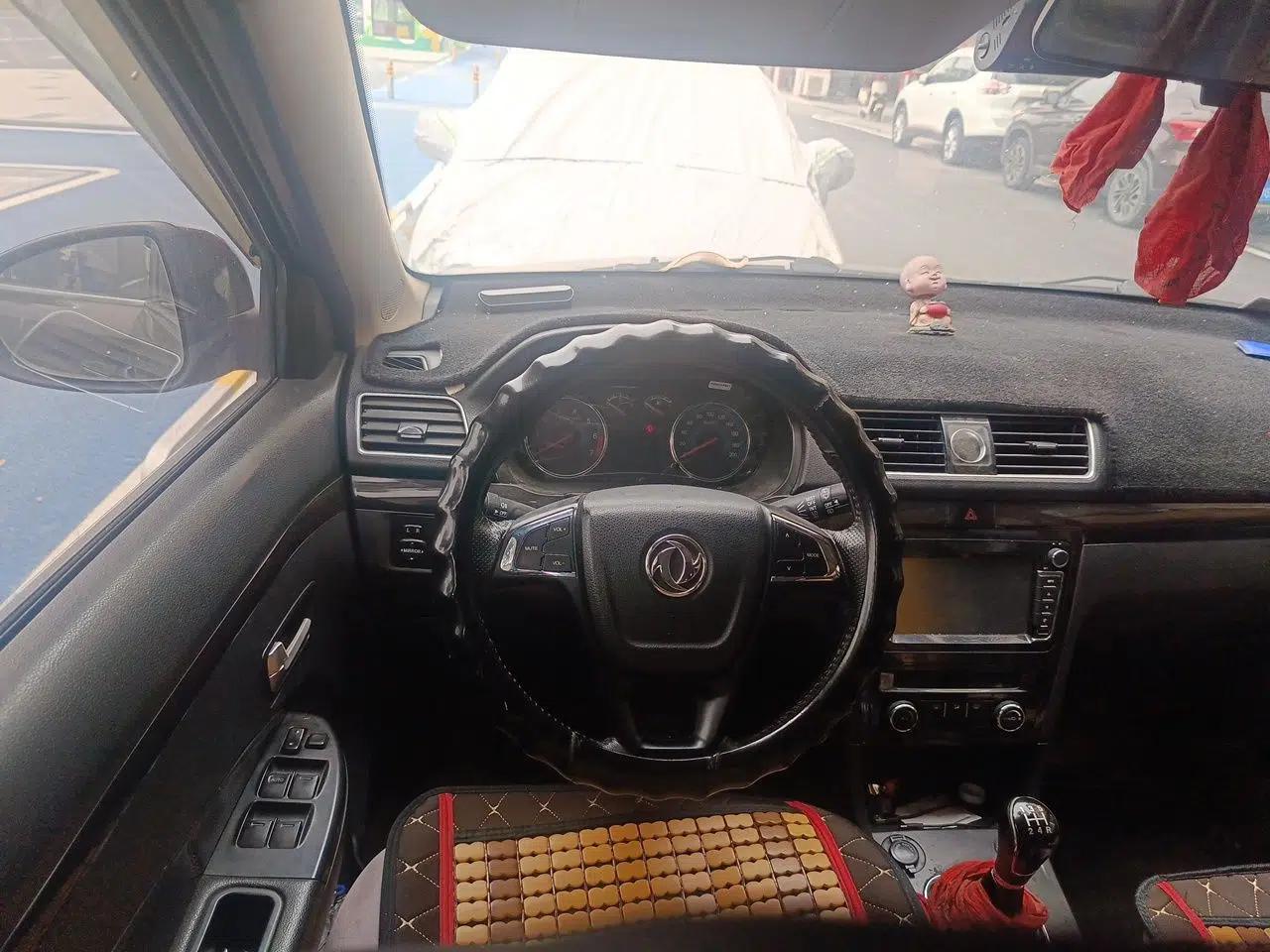 Dongfeng Fengon 370 2016 1.5L Manual Luxury Model 5 Seats — миниатюра 10