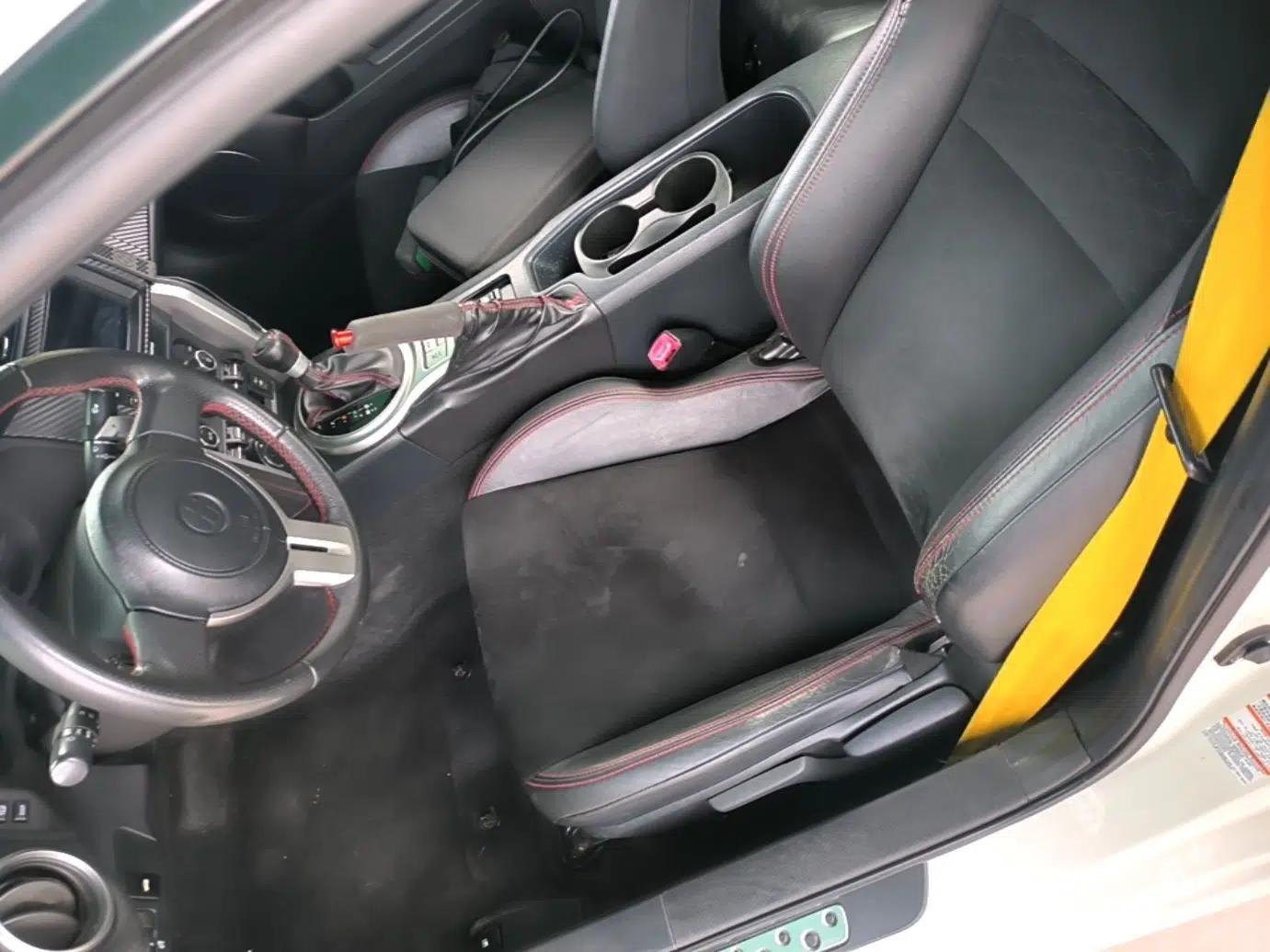 Toyota 86 2014 2.0L Automatic Luxury Version — миниатюра 23