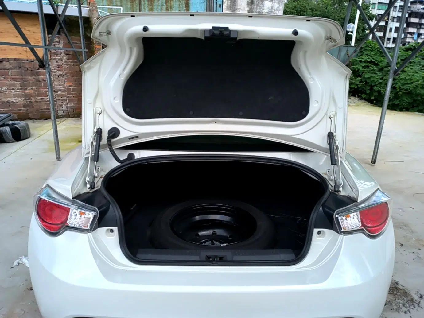 Toyota 86 2014 2.0L Automatic Luxury Version — миниатюра 28