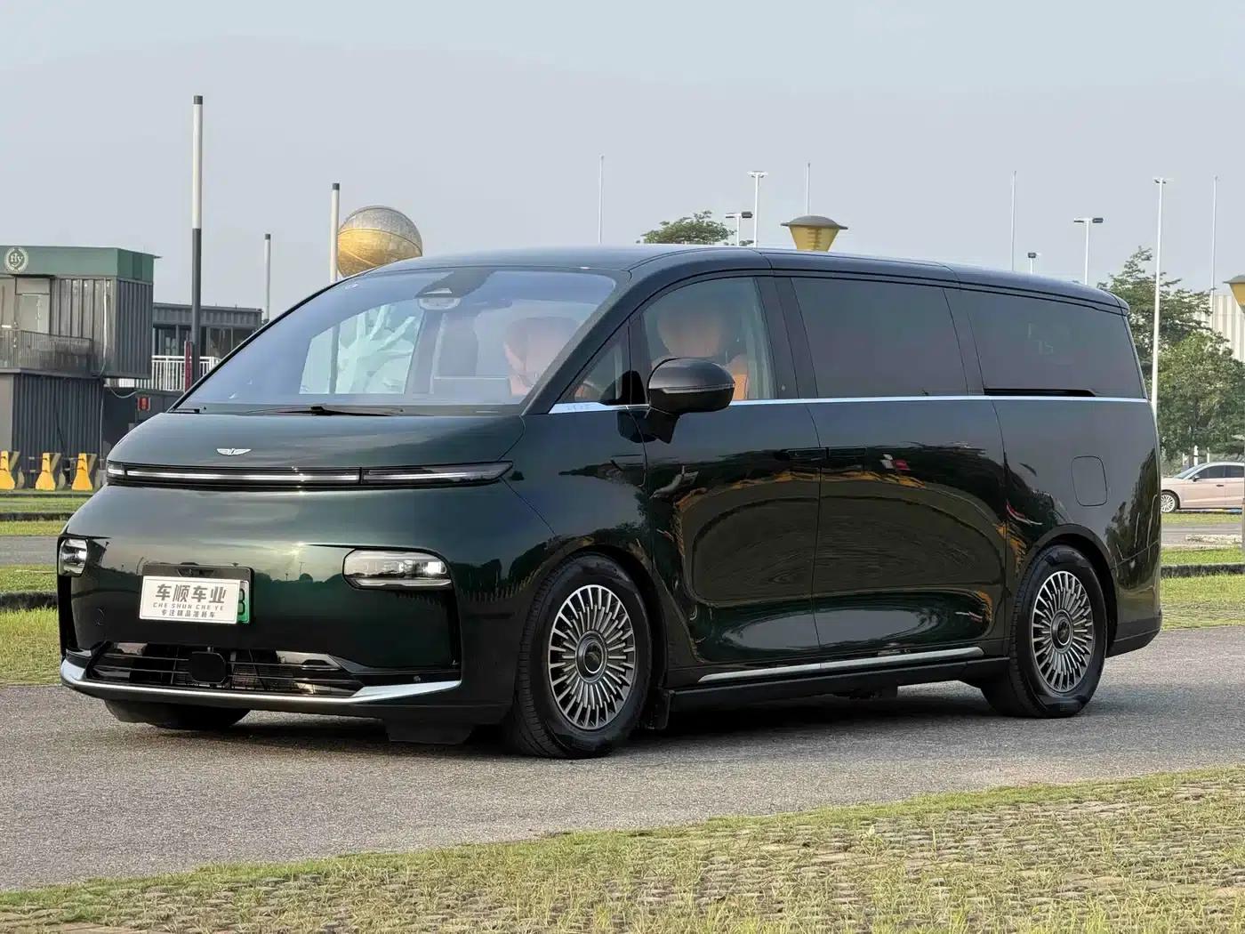 Yizhen L380 2025 Model 805km Flagship Edition 4WD — миниатюра 1