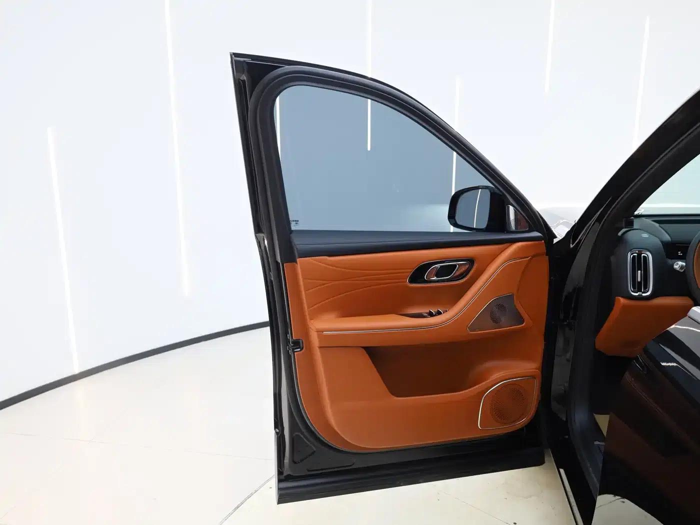 Galaxy M9 2025 210km/h AWD Navigator Edition — миниатюра 4