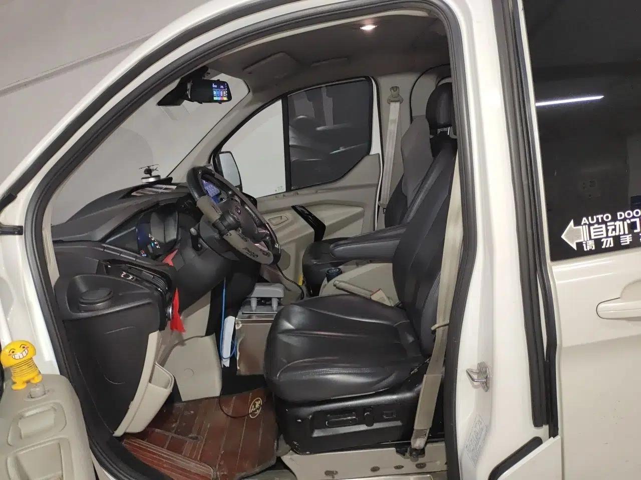 Ford Tourneo Custom 2017 2.0T Automatic Elite Edition — миниатюра 15