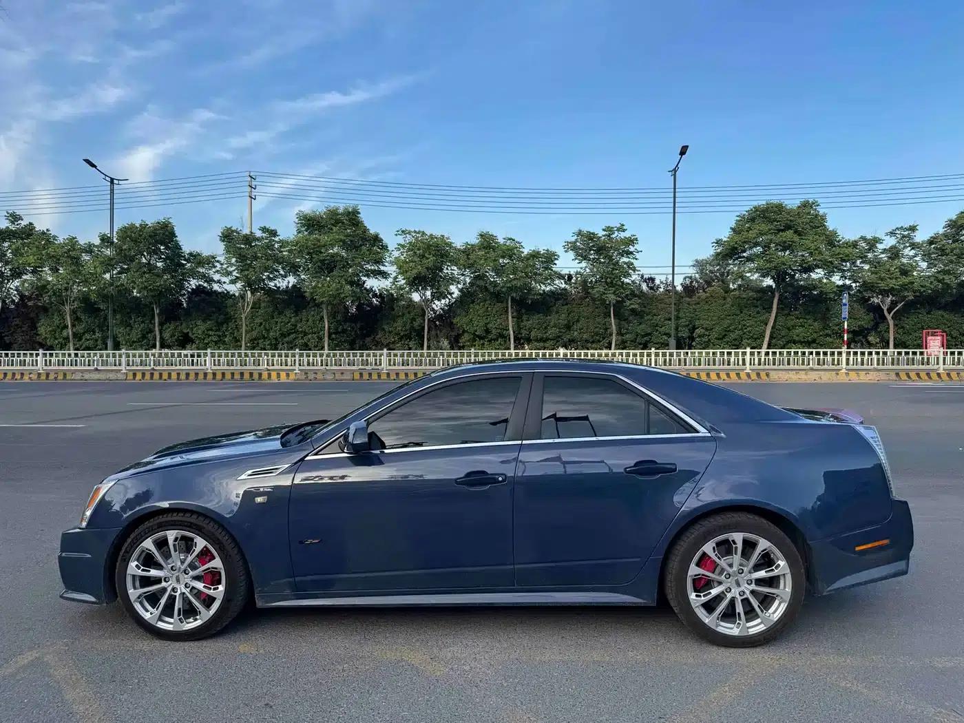 Imported Cadillac CTS 2009 model 6.2L CTS-V — миниатюра 2