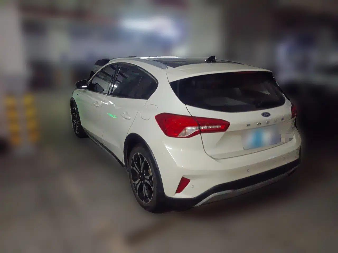 Ford Focus Active 2020 EcoBoost 180 Automatic Titanium Edition — миниатюра 4