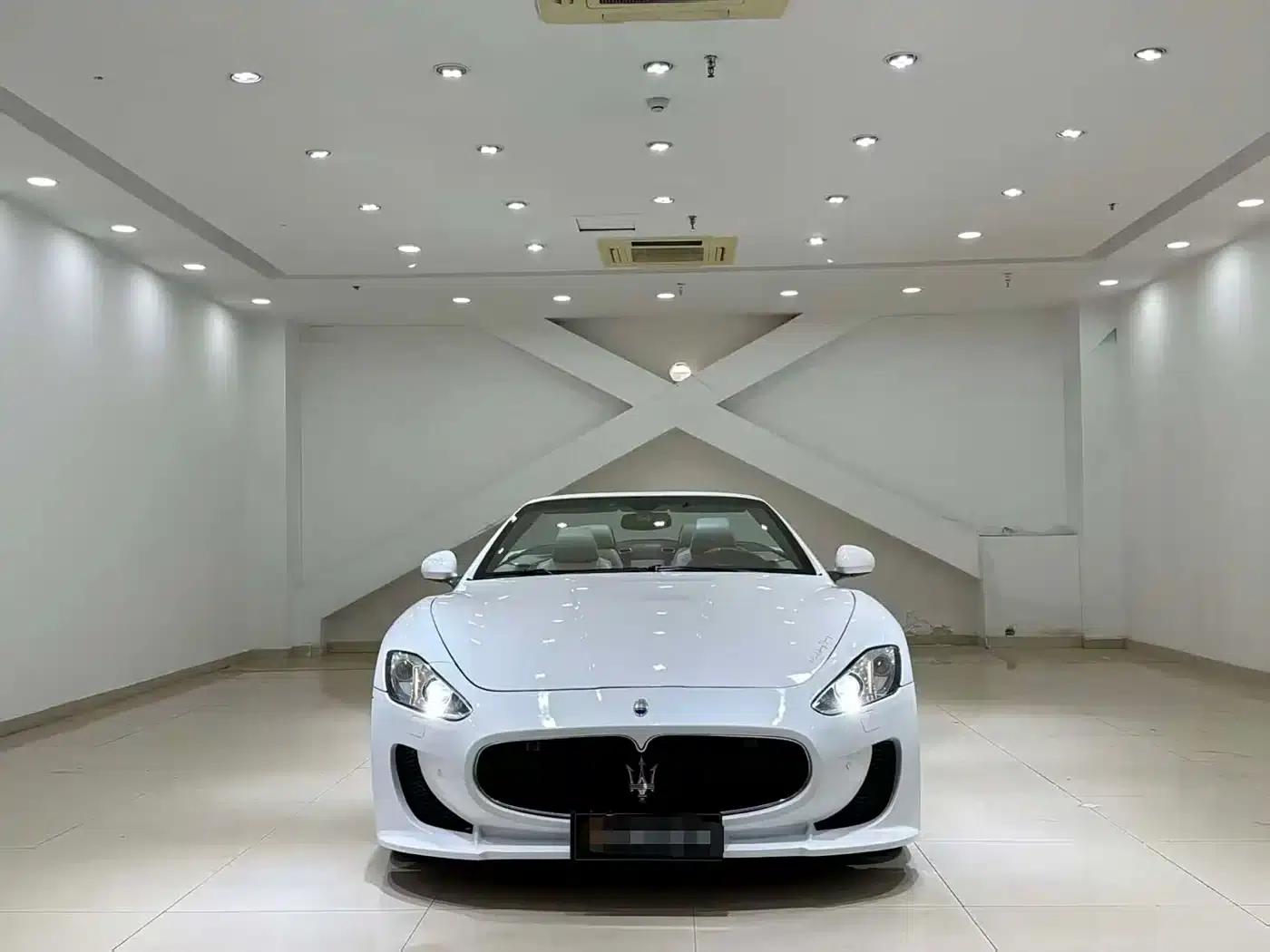 GranCabrio 2010 4.7L Automatic — миниатюра 2