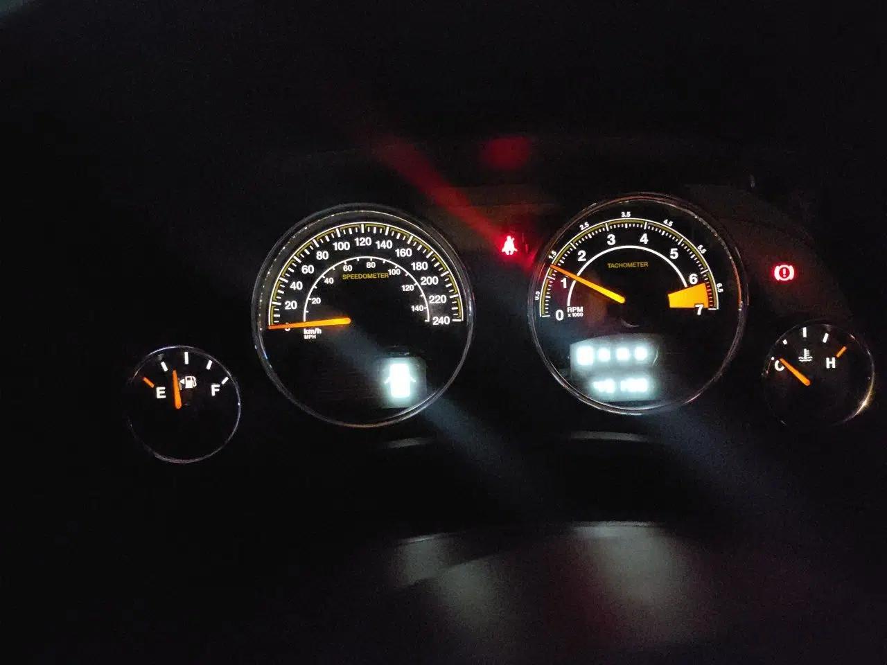 Jeep Patriot 2014 2.4L Luxury Navigation Edition — миниатюра 11