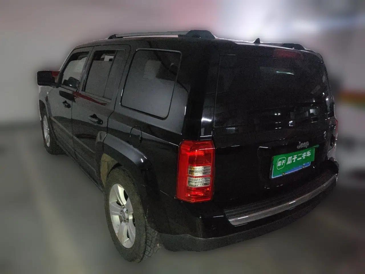 Jeep Patriot 2014 2.4L Luxury Navigation Edition — миниатюра 4