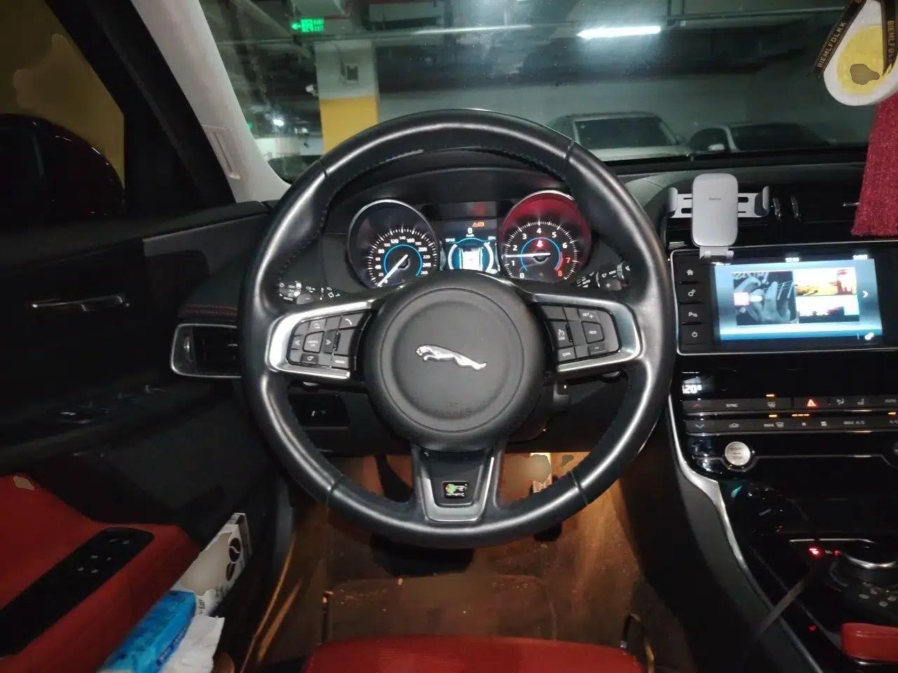 Jaguar XE 2017 2.0T 200 PS R-Sport — миниатюра 9