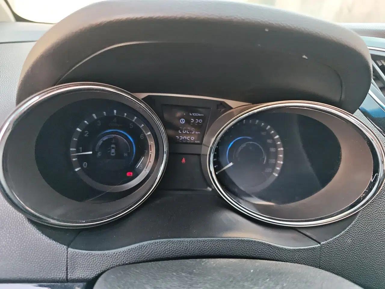 JAC Group Refine M2 2013 1.5L Manual Comfort Model 5 Seats — миниатюра 11