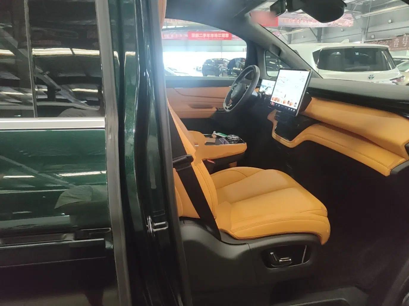 Geely Galaxy LEVC L380 2024 140-Degree 6-Seater All-Wheel-Drive Ultra — миниатюра 19