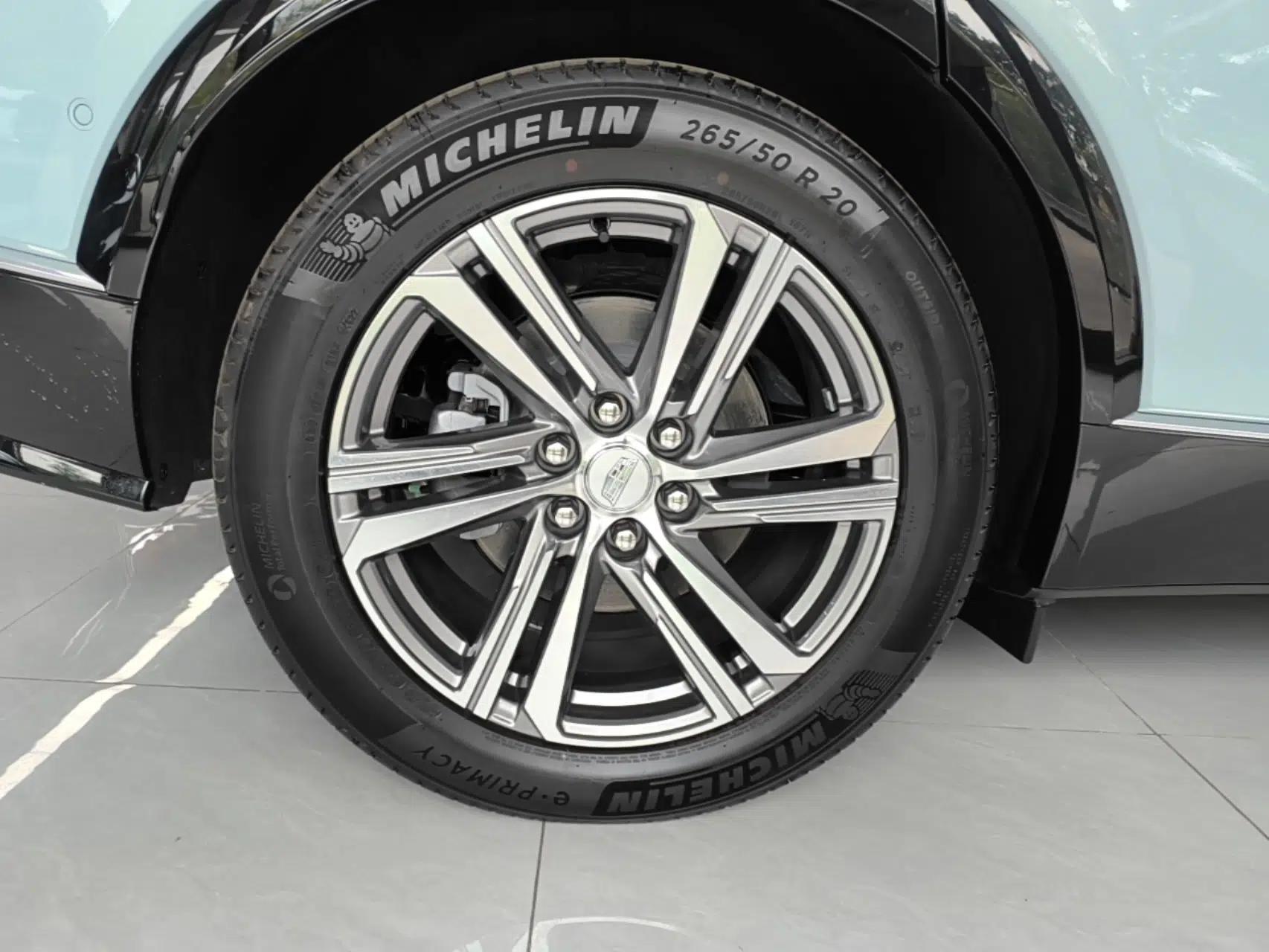 Cadillac LYRIQ 2024 Rear-Drive Standard Range Luxury Edition — миниатюра 11