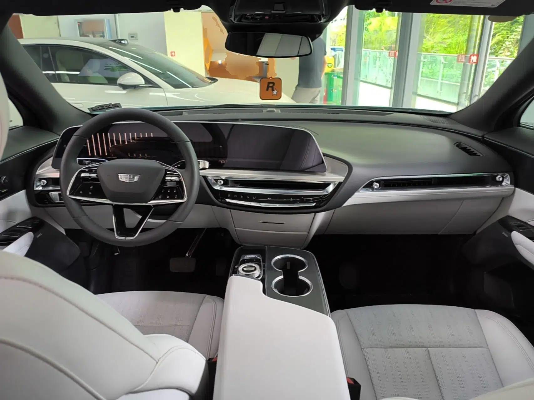 Cadillac LYRIQ 2024 Rear-Drive Standard Range Luxury Edition — миниатюра 12