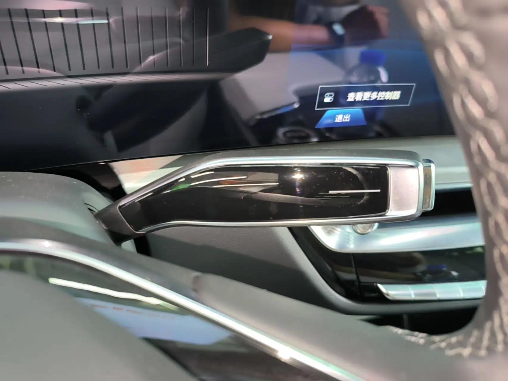 Cadillac LYRIQ 2024 Rear-Drive Standard Range Luxury Edition — миниатюра 16