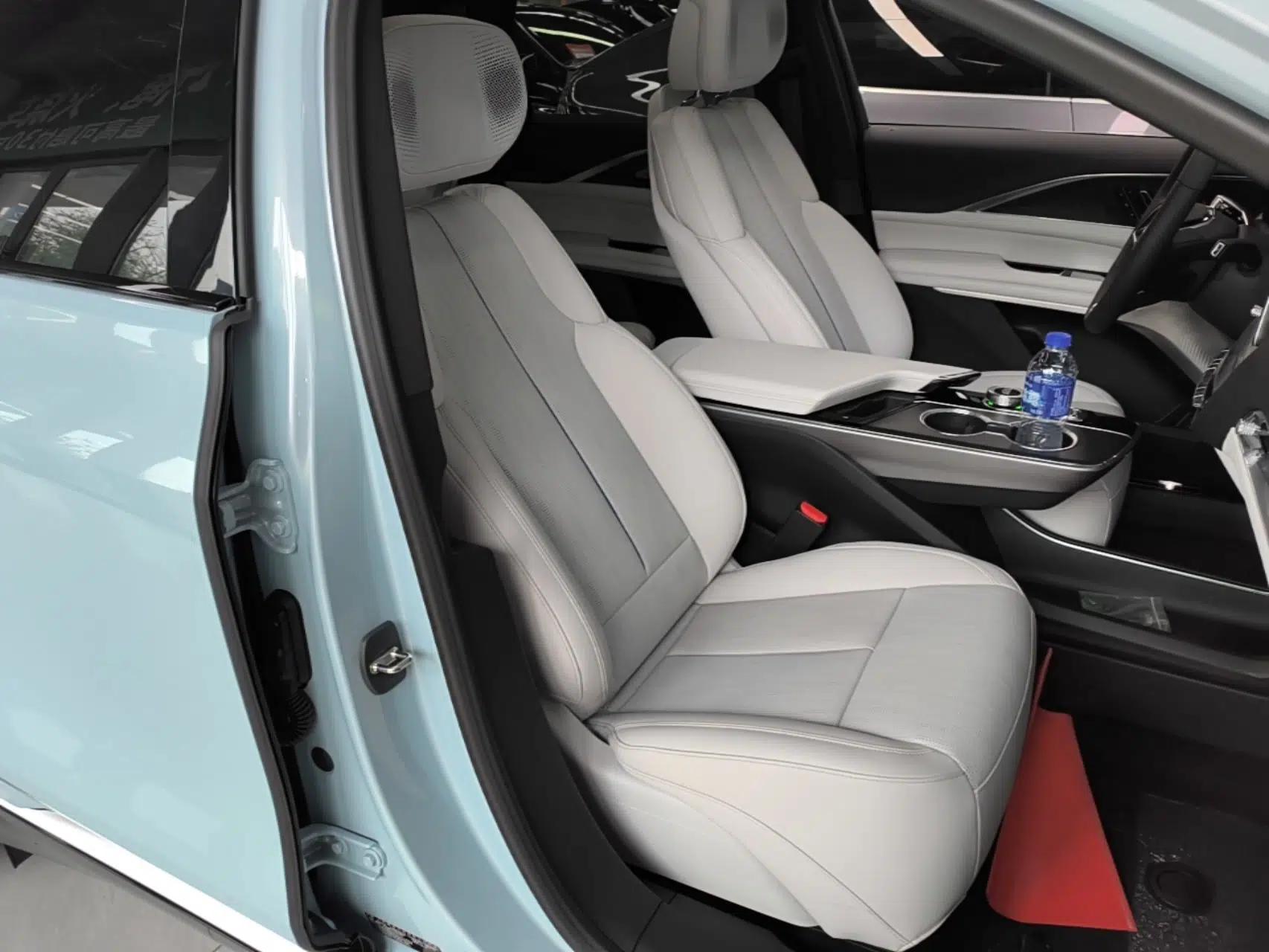 Cadillac LYRIQ 2024 Rear-Drive Standard Range Luxury Edition — миниатюра 19