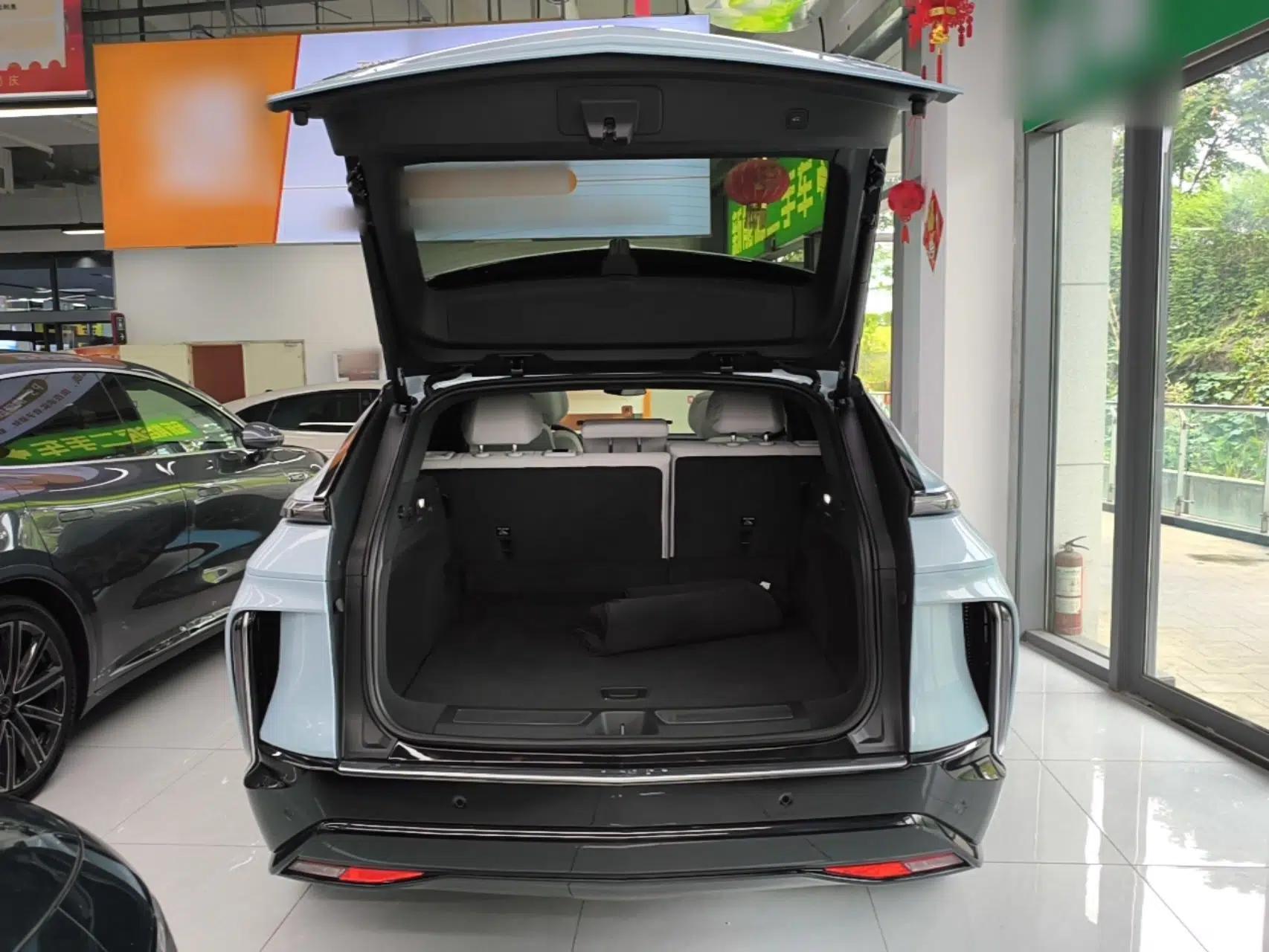 Cadillac LYRIQ 2024 Rear-Drive Standard Range Luxury Edition — миниатюра 22