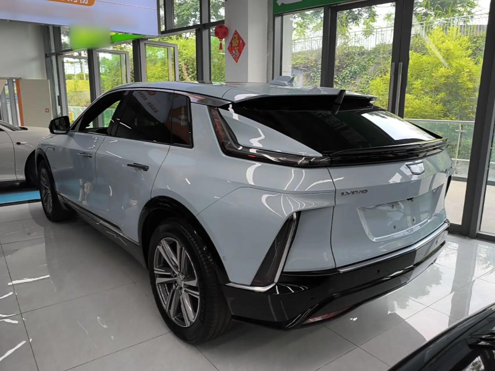 Cadillac LYRIQ 2024 Rear-Drive Standard Range Luxury Edition — миниатюра 4