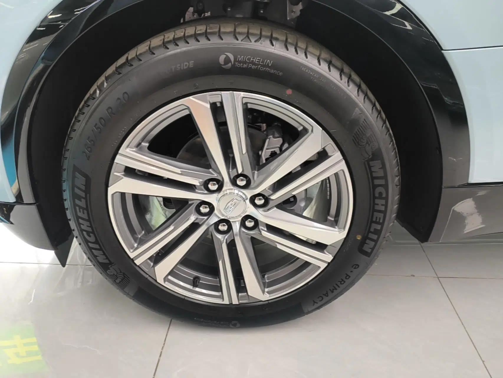 Cadillac LYRIQ 2024 Rear-Drive Standard Range Luxury Edition — миниатюра 10
