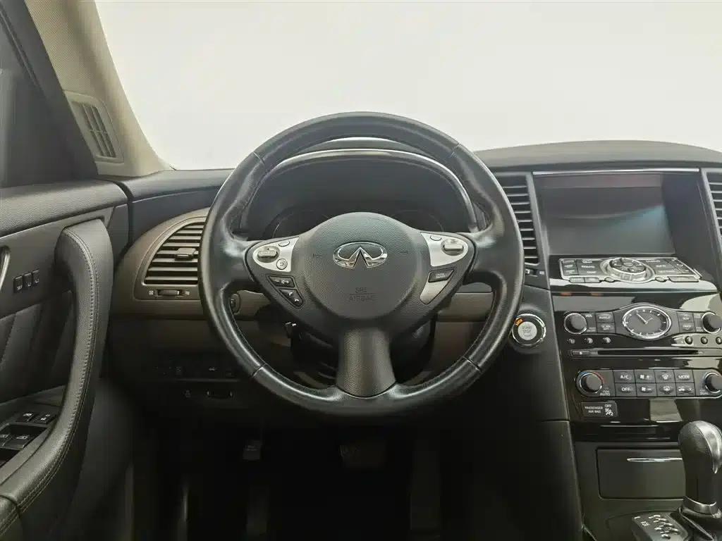Infiniti QX70 2018 3.7L Automatic — миниатюра 12