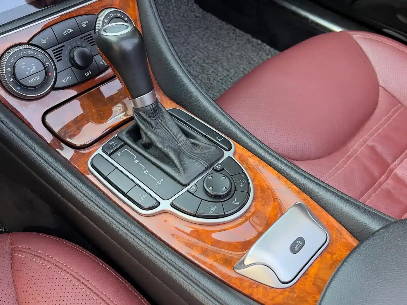 Mercedes-Benz SL-Class 2010 SL 300 — миниатюра 10