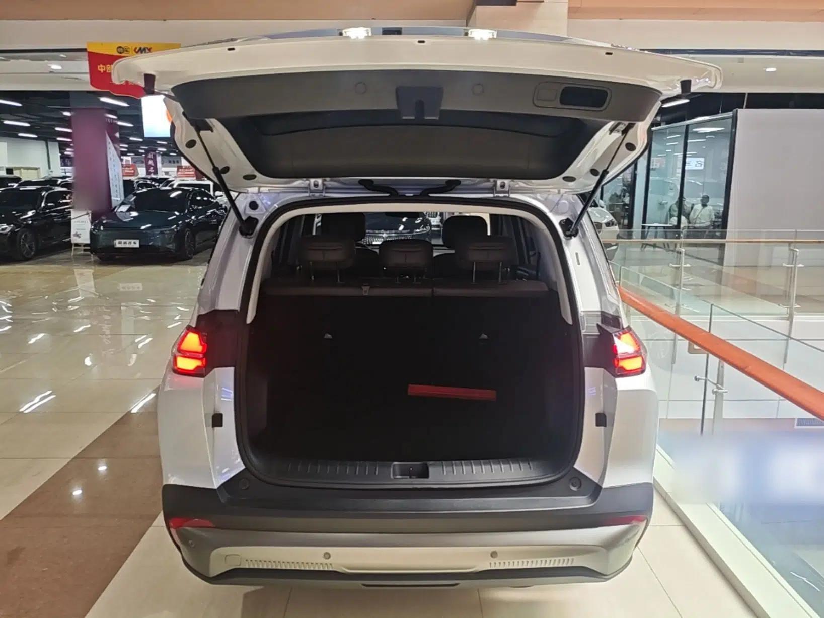 Wuling Starlight 560 2026 1.5T CVT Elite Edition — миниатюра 22