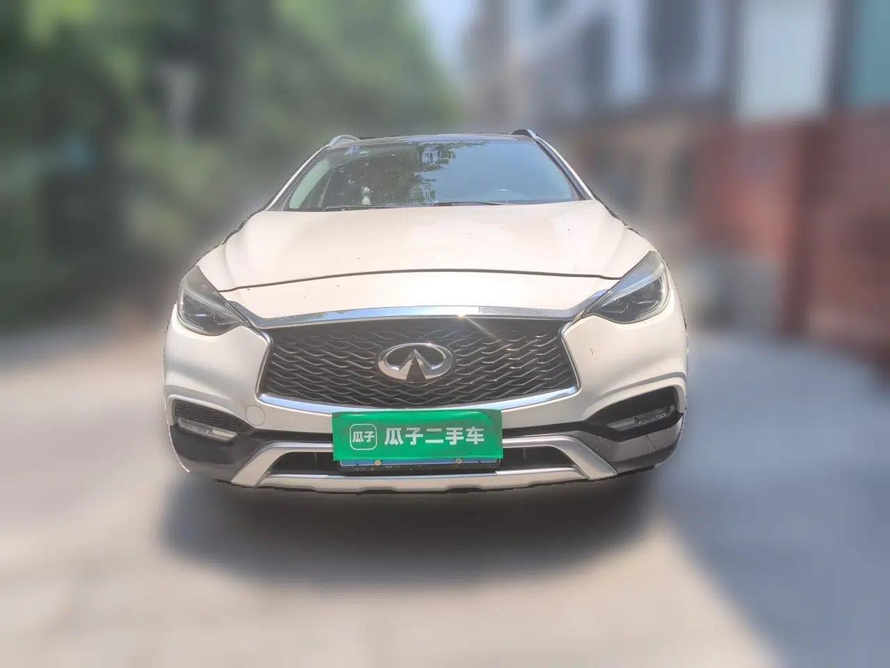 Infiniti QX30 2017 2.0T Four-Wheel Drive Sport Edition — миниатюра 2