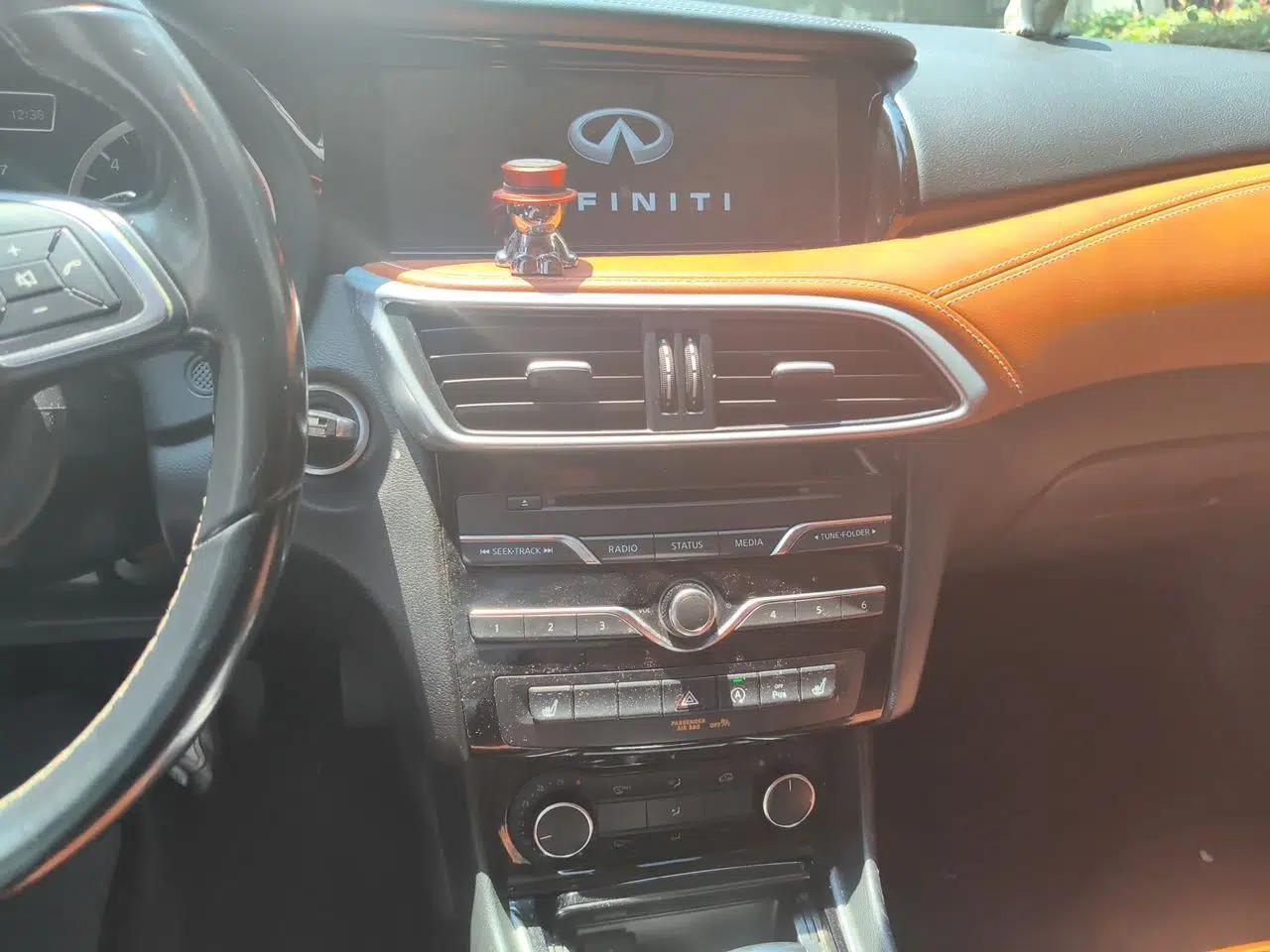 Infiniti QX30 2017 2.0T Four-Wheel Drive Sport Edition — миниатюра 13