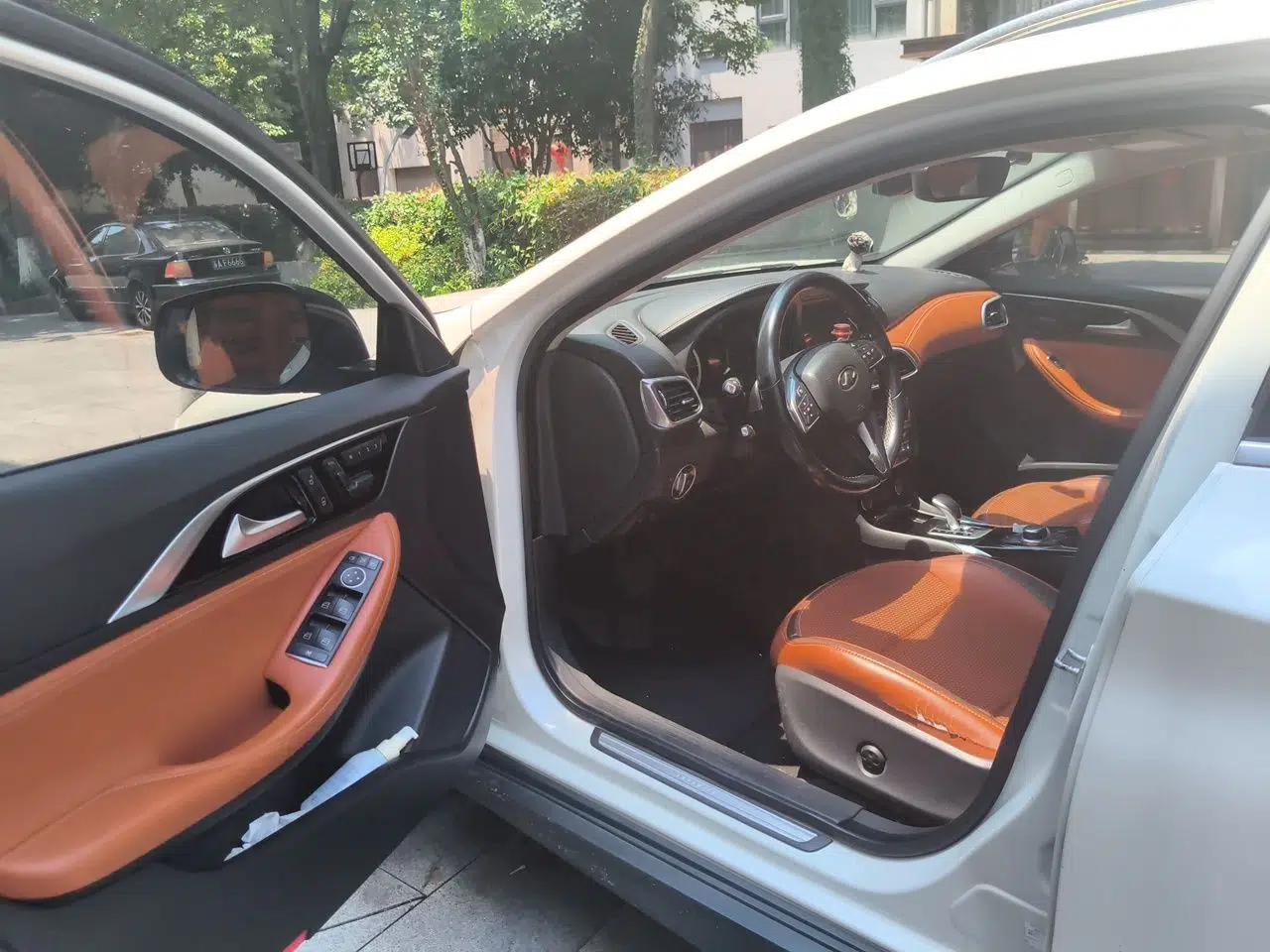 Infiniti QX30 2017 2.0T Four-Wheel Drive Sport Edition — миниатюра 16
