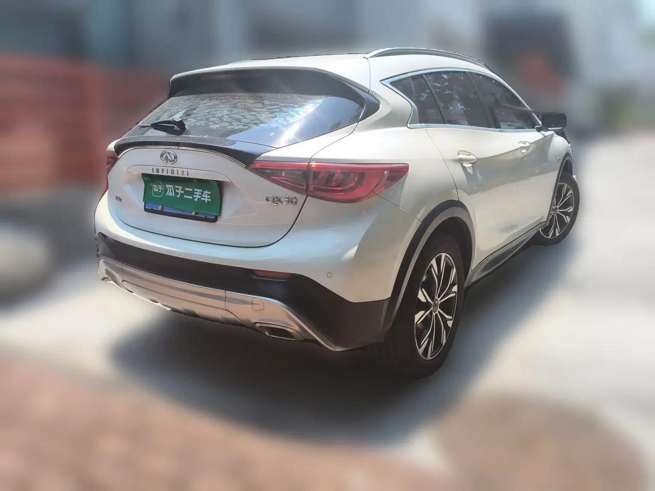 Infiniti QX30 2017 2.0T Four-Wheel Drive Sport Edition — миниатюра 6