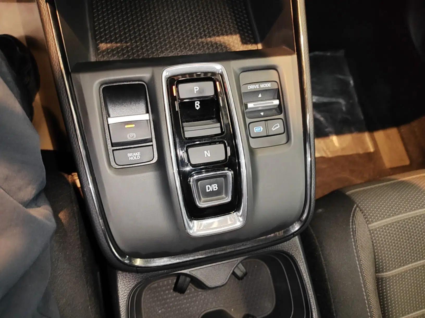 Honda CR-V New Energy 2023 2.0L ePHEV Flagship Edition — миниатюра 16