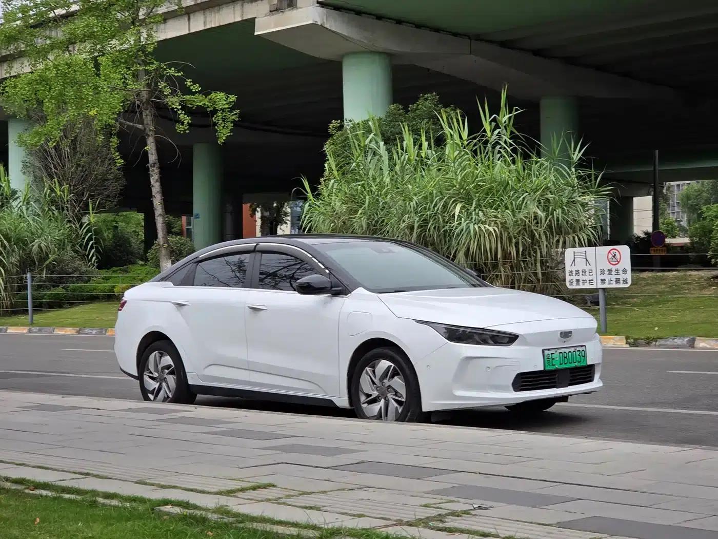 Geely Geometry A 2021 Pro Premium High-Energy Range Edition 600KM A600 Power Edition — миниатюра 3