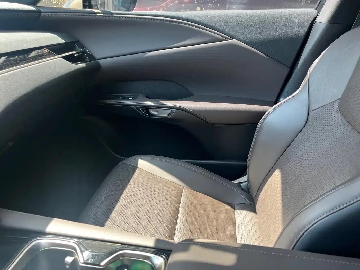 Lexus RX Hybrid 2023 450h+ AWD Enjoy Edition — миниатюра 16