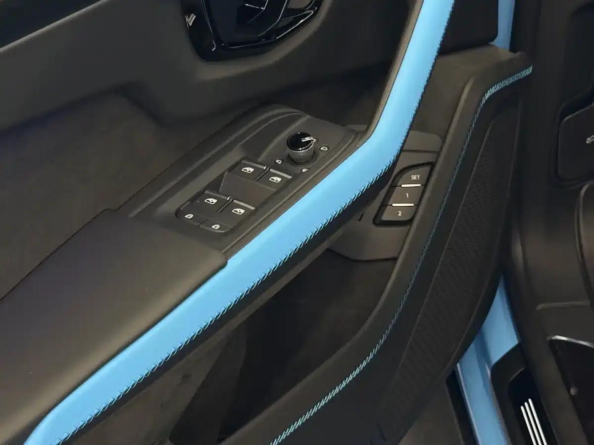 2025 Urus SE 4.0T Standard Edition — миниатюра 8