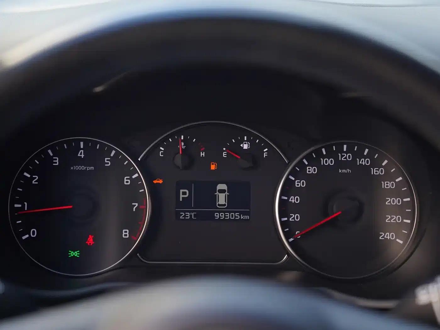 Carens 2013 2.0L 5-seater Automatic Standard Edition (National IV Emission Standard) — миниатюра 14