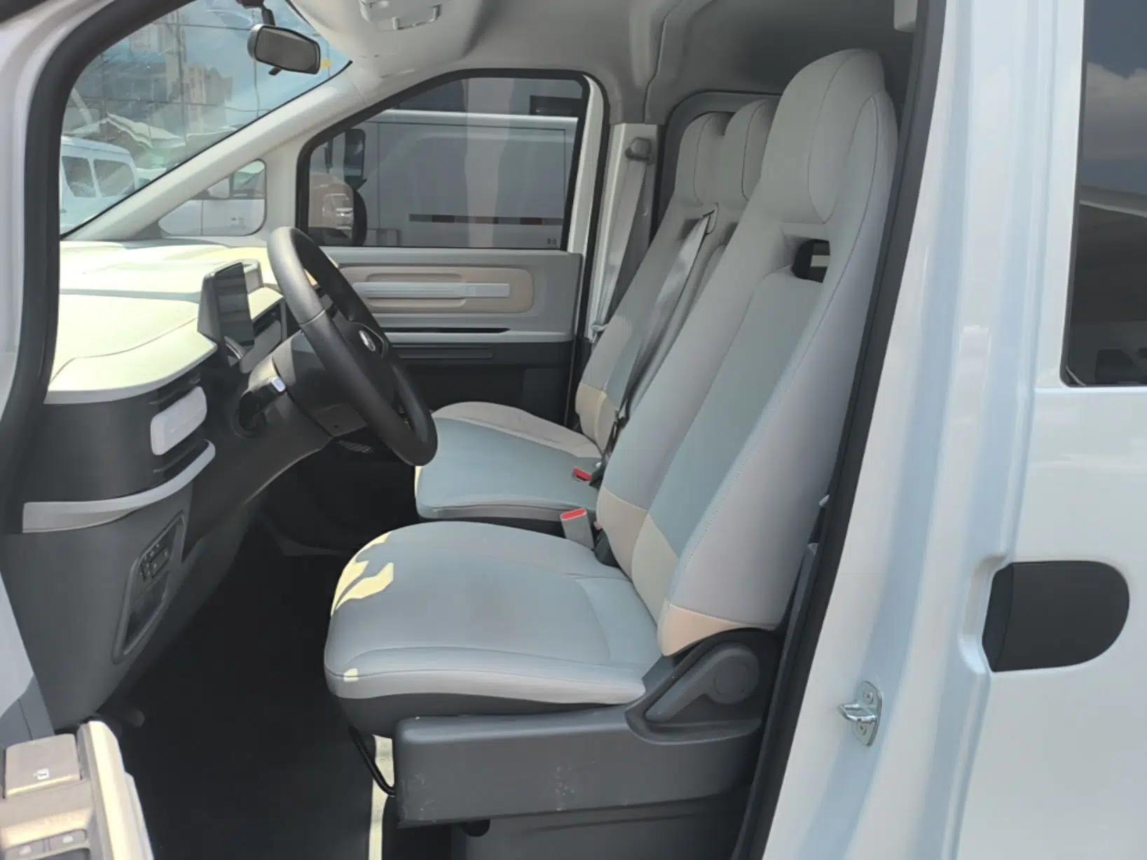 SAIC MAXUS Dana V1 2025 V1 Short Wheelbase Low-Roof Multi-Function Version (42 kWh) — миниатюра 17