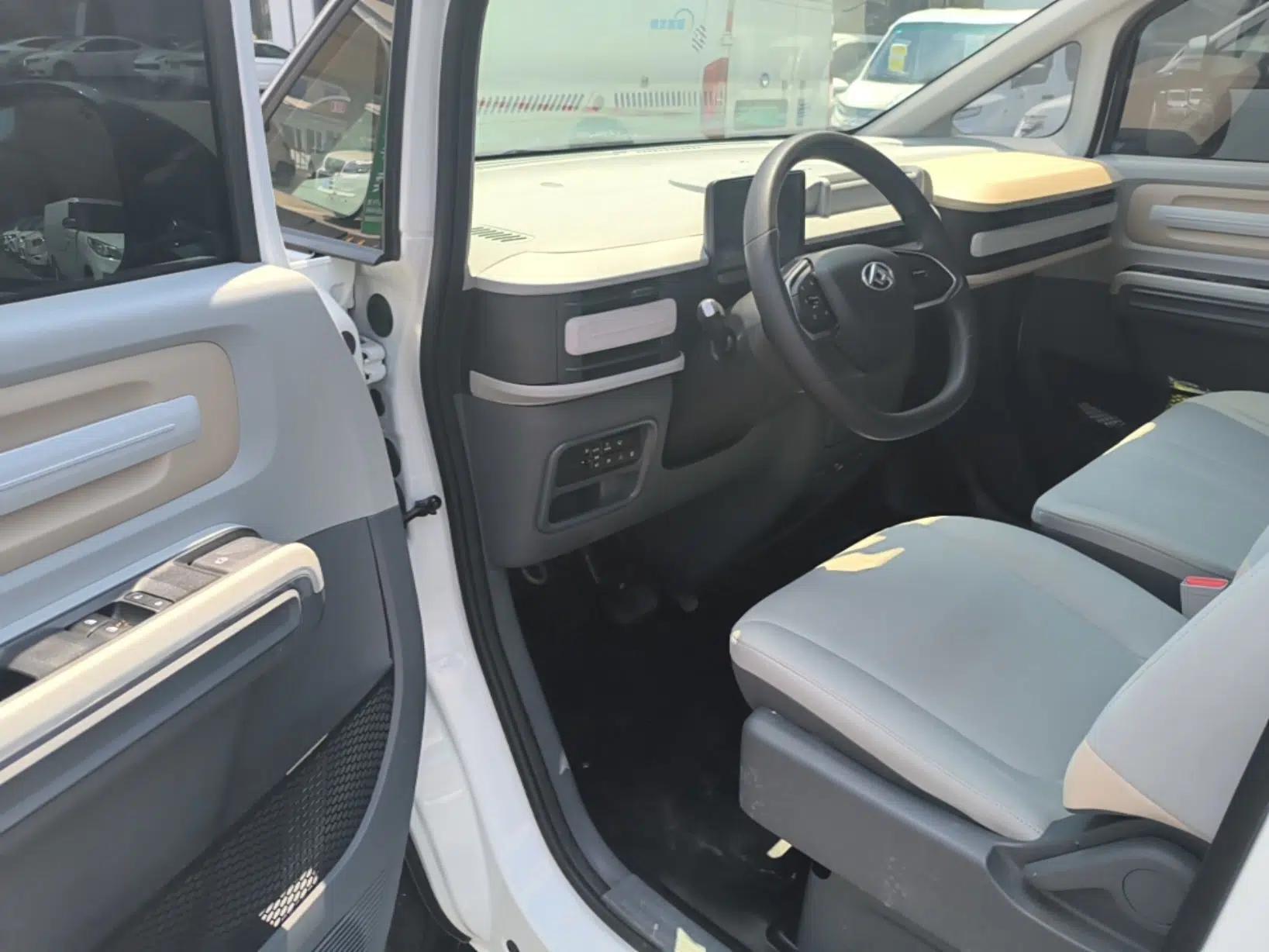 SAIC MAXUS Dana V1 2025 V1 Short Wheelbase Low-Roof Multi-Function Version (42 kWh) — миниатюра 18