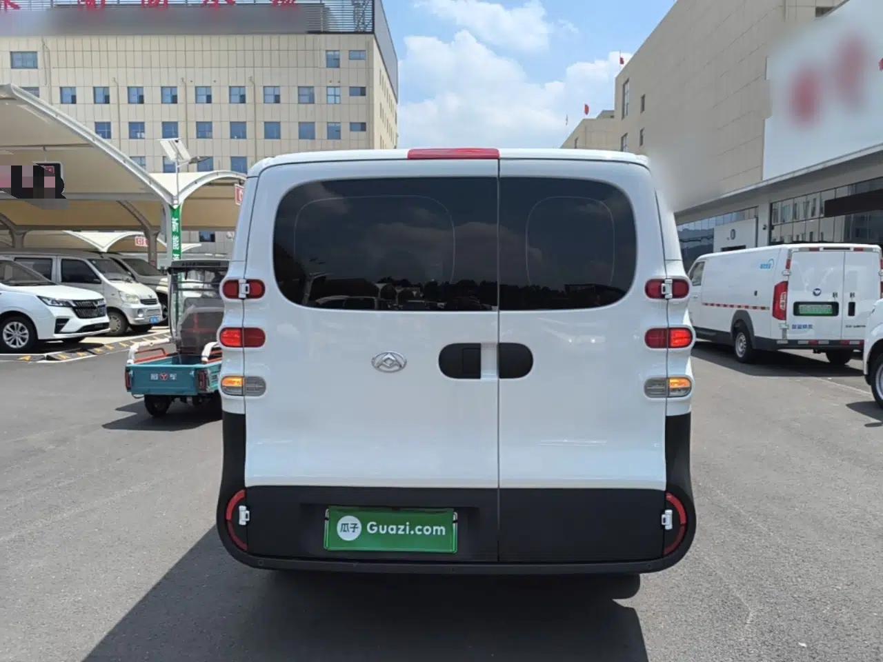 SAIC MAXUS Dana V1 2025 V1 Short Wheelbase Low-Roof Multi-Function Version (42 kWh) — миниатюра 5