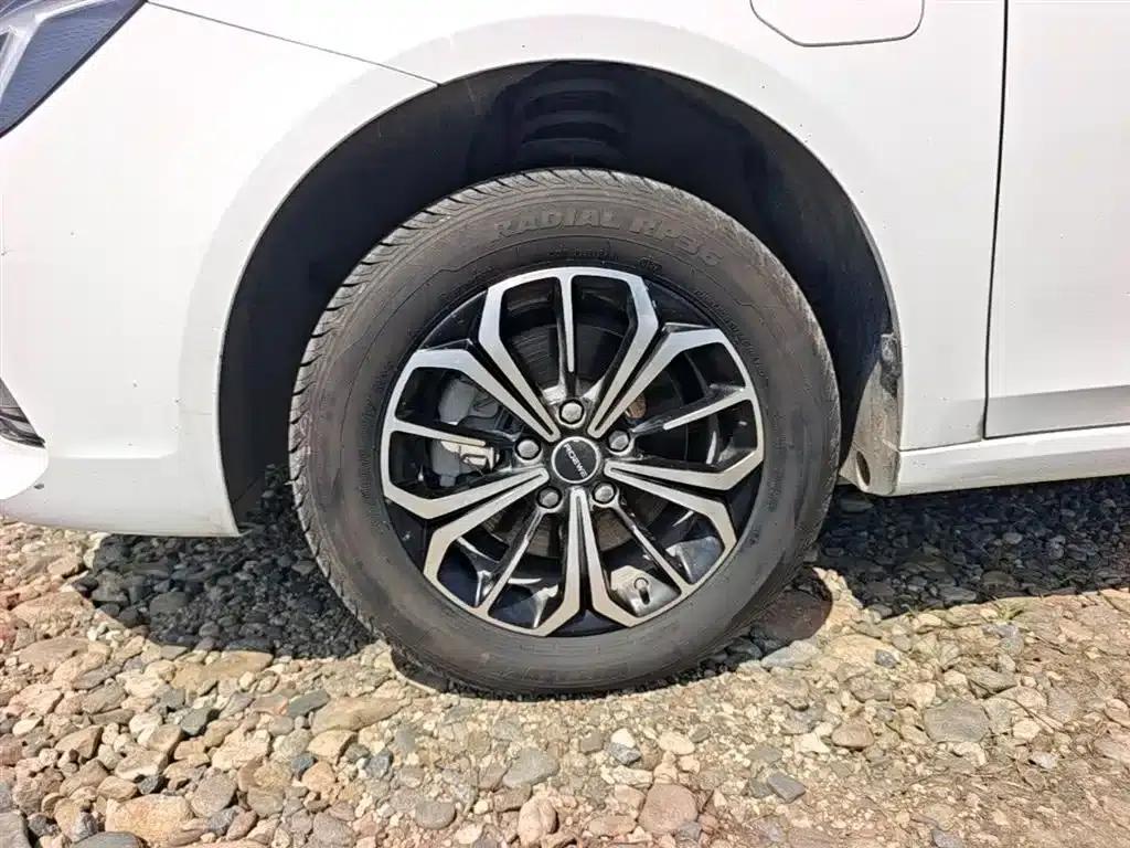Roewe i6 MAX New Energy 2022 EV 500 Panoramic Sunroof Premium Edition — миниатюра 23