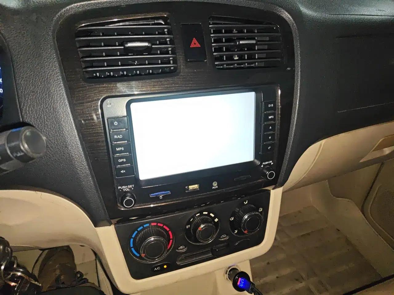 Dongfeng Fengon 360 2015 1.5L Manual Comfort II 7-Seater — миниатюра 13