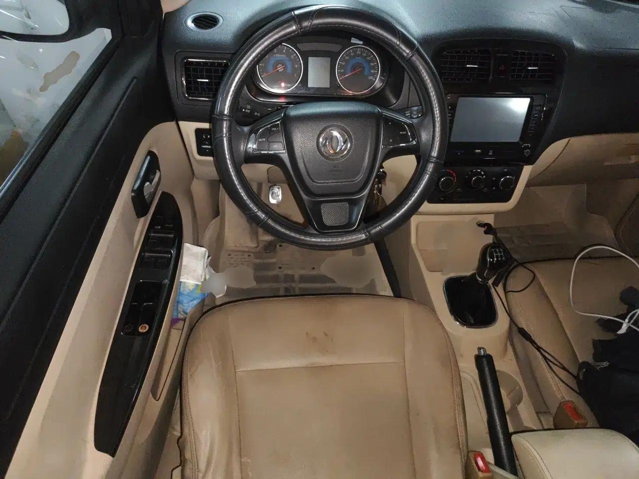 Dongfeng Fengon 360 2015 1.5L Manual Comfort II 7-Seater — миниатюра 10
