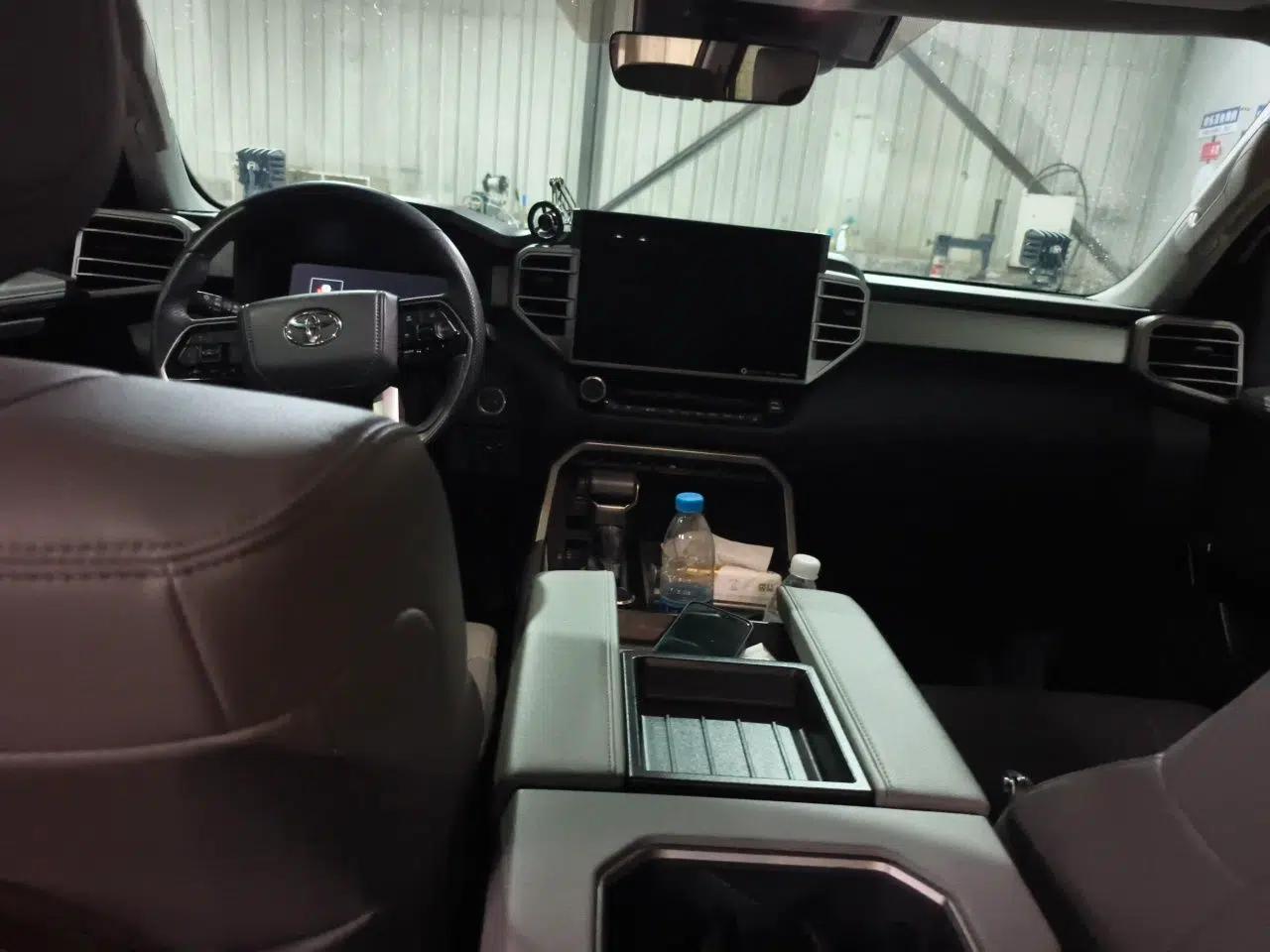 Toyota Tundra — миниатюра 9