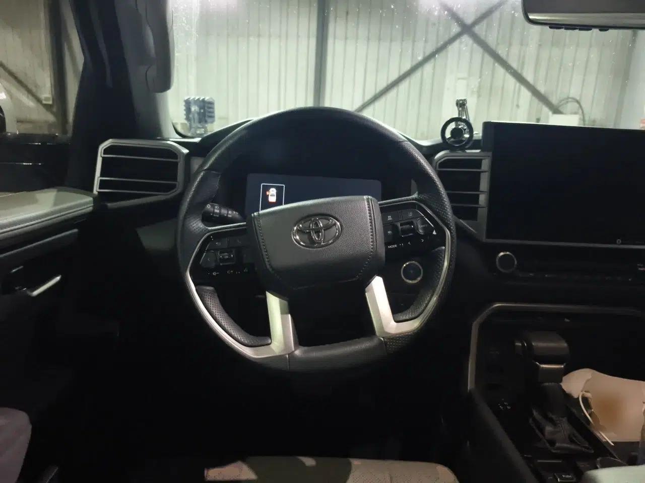 Toyota Tundra — миниатюра 10