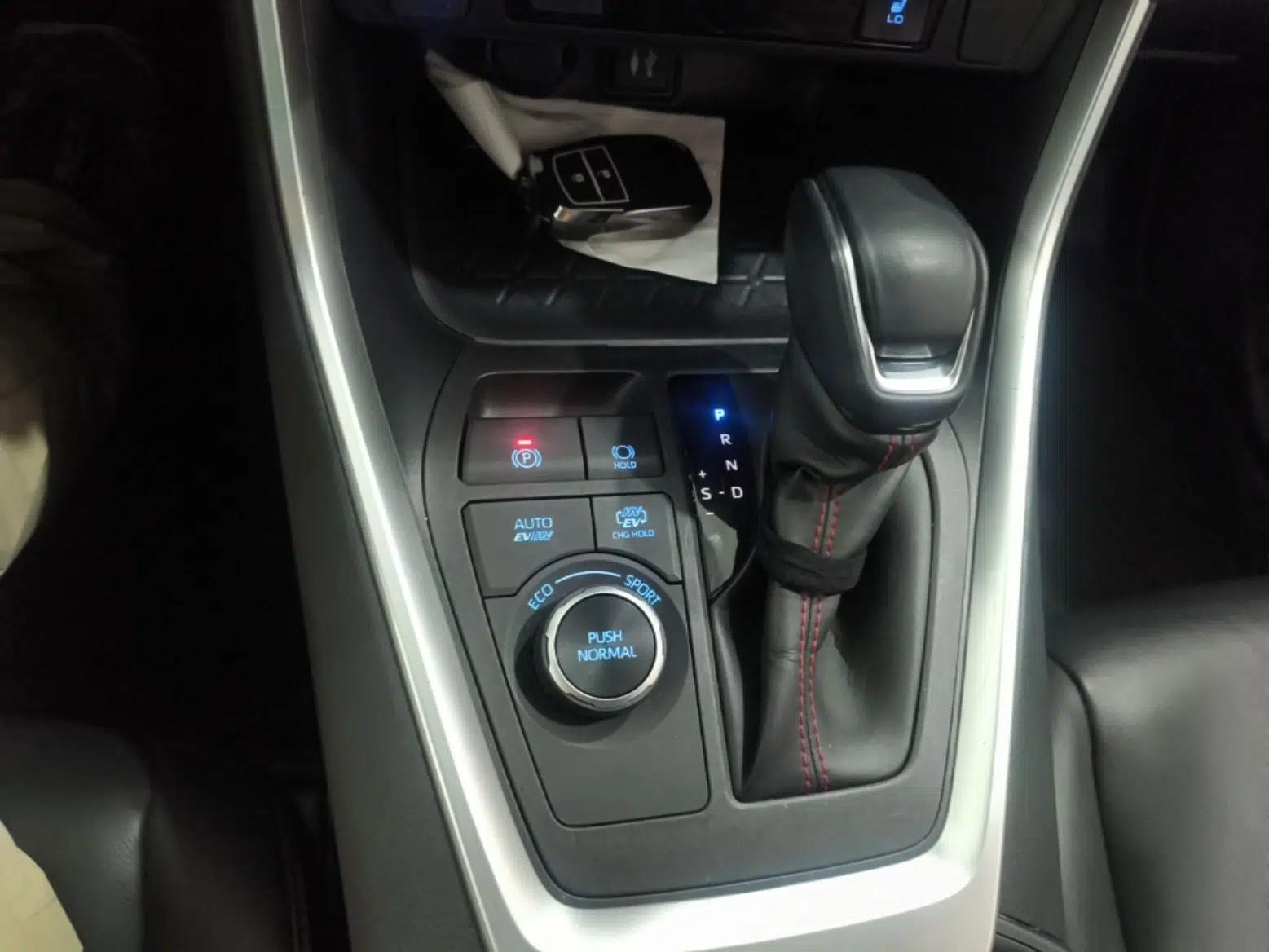 Toyota RAV4 Rongfang Plug-in Hybrid 2021 2.5L Two-Wheel Drive Elite Pro — миниатюра 16