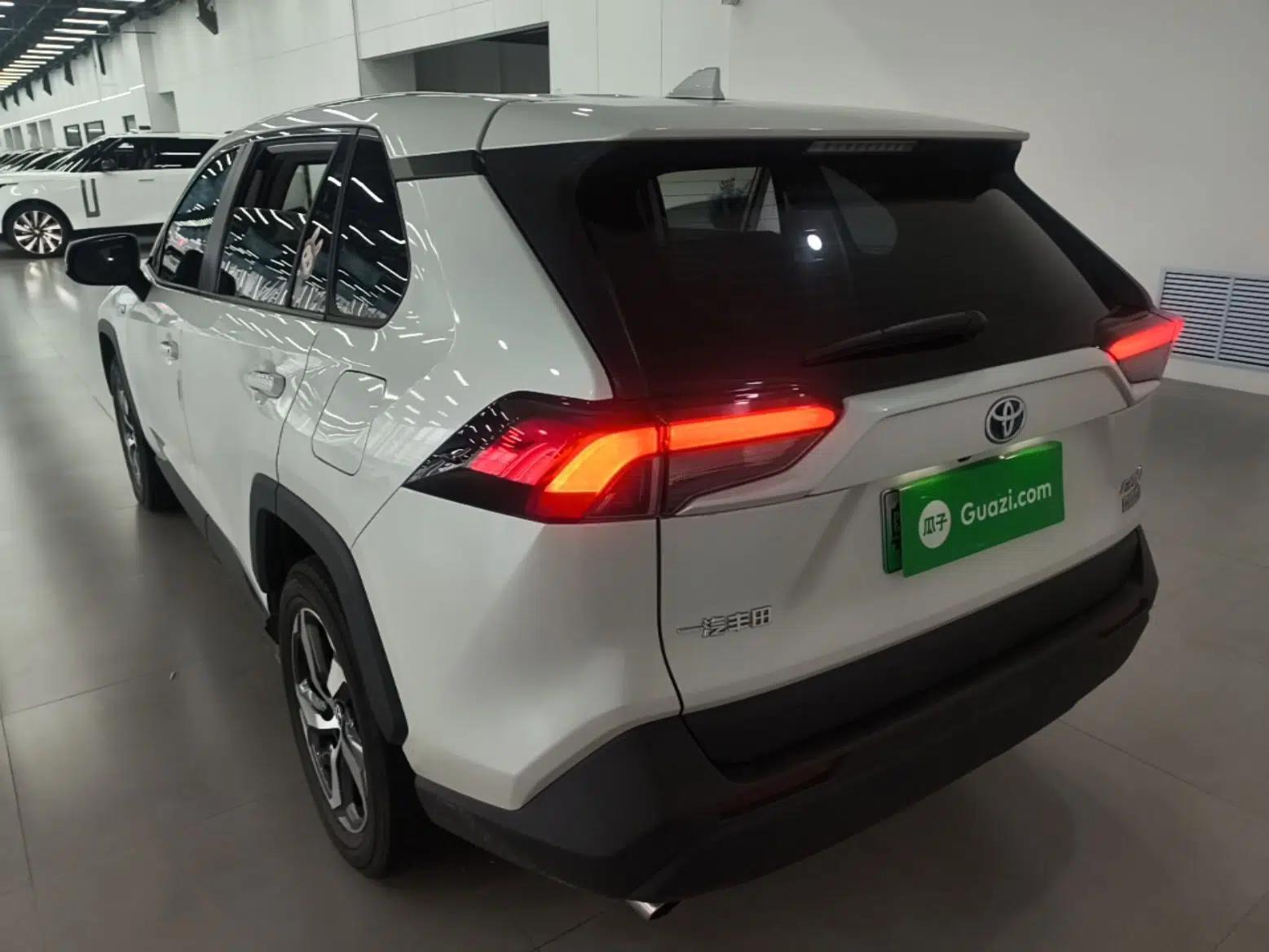 Toyota RAV4 Rongfang Plug-in Hybrid 2021 2.5L Two-Wheel Drive Elite Pro — миниатюра 4